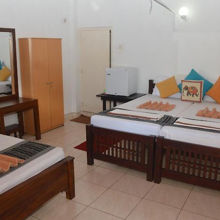 Готель Weligama Bay View Екстер'єр фото