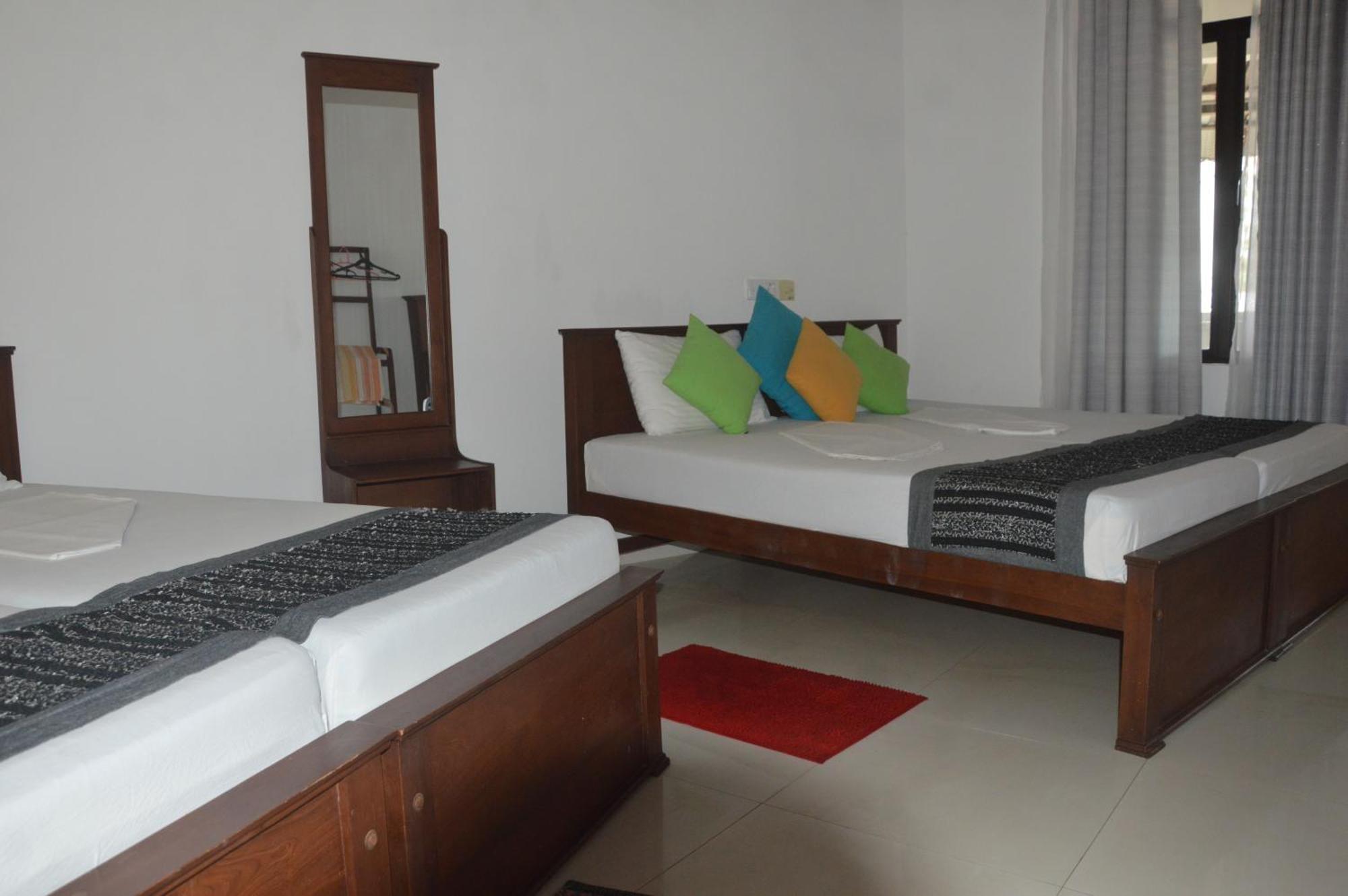 Готель Weligama Bay View Екстер'єр фото