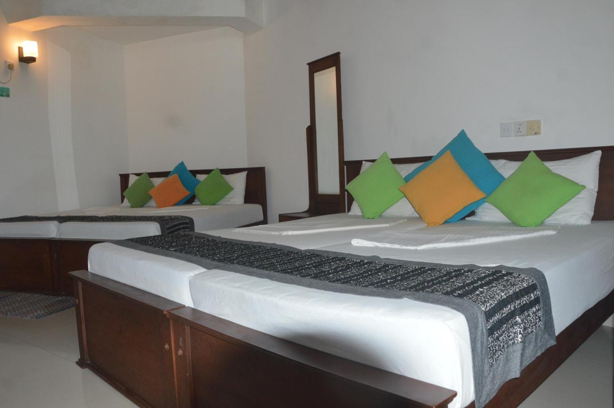 Готель Weligama Bay View Екстер'єр фото