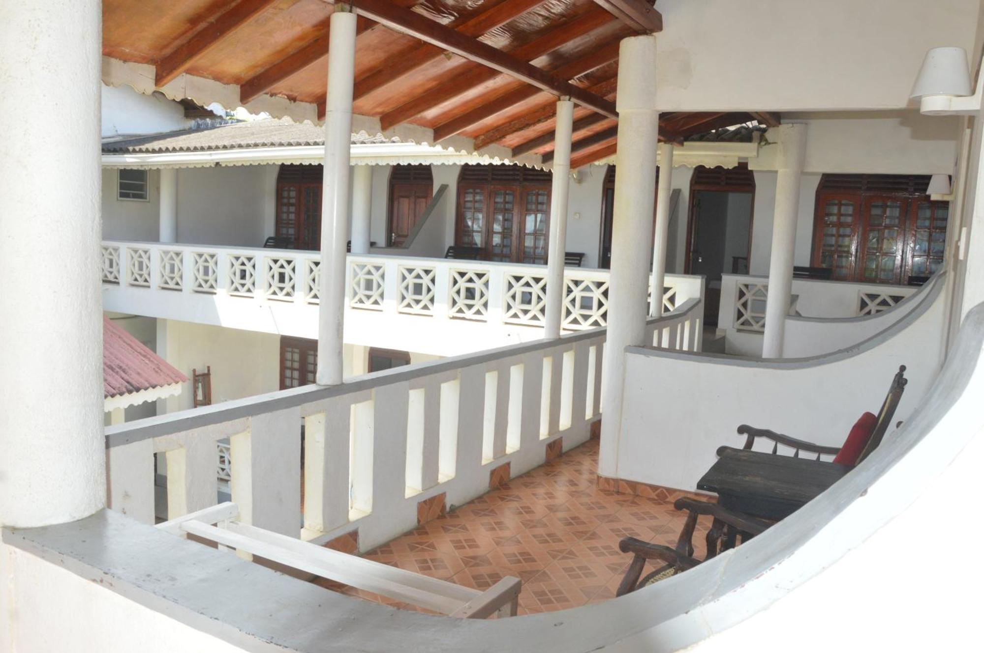 Готель Weligama Bay View Екстер'єр фото