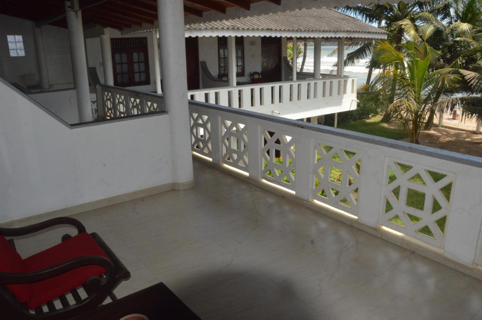 Готель Weligama Bay View Екстер'єр фото