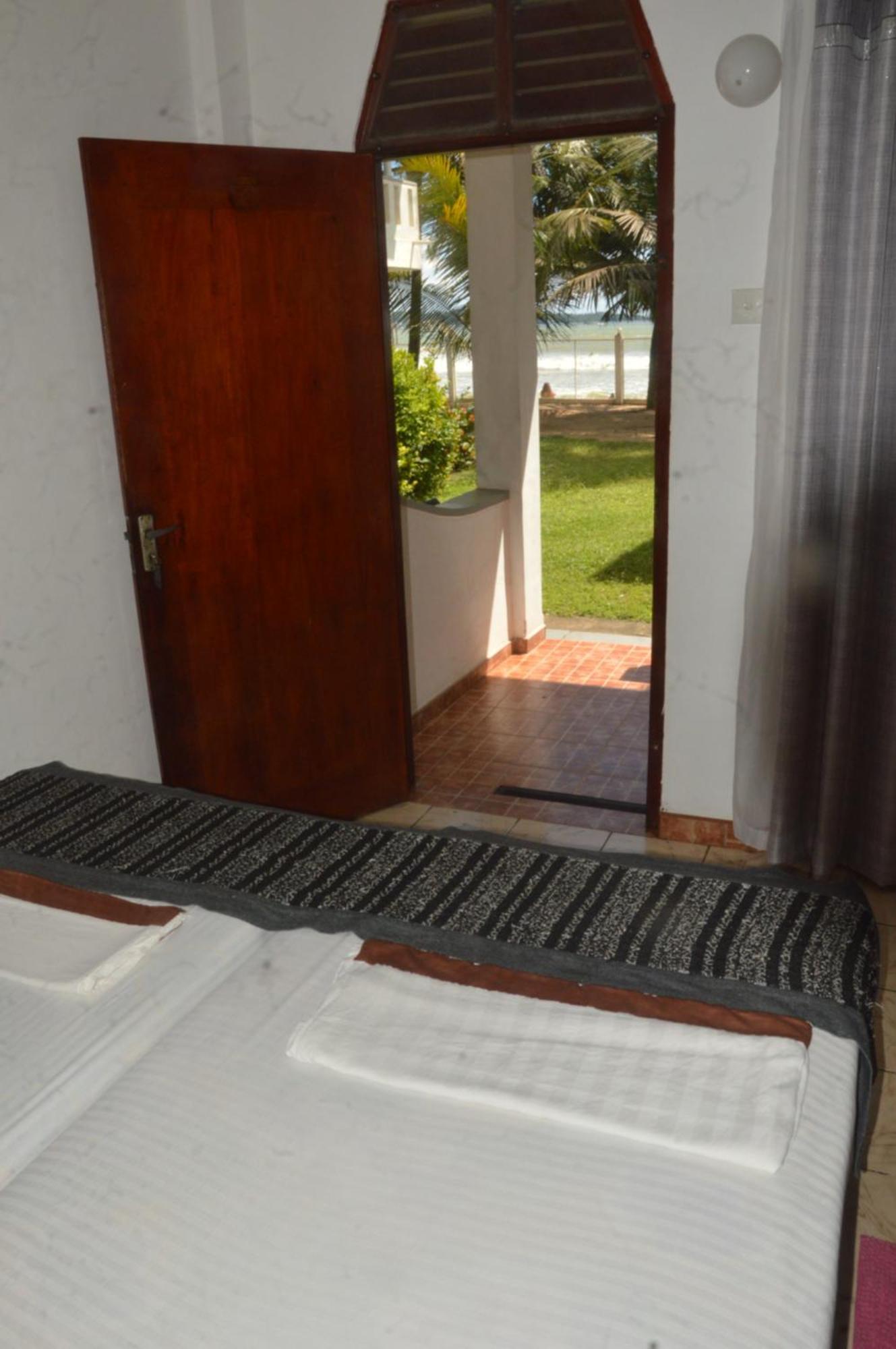 Готель Weligama Bay View Екстер'єр фото