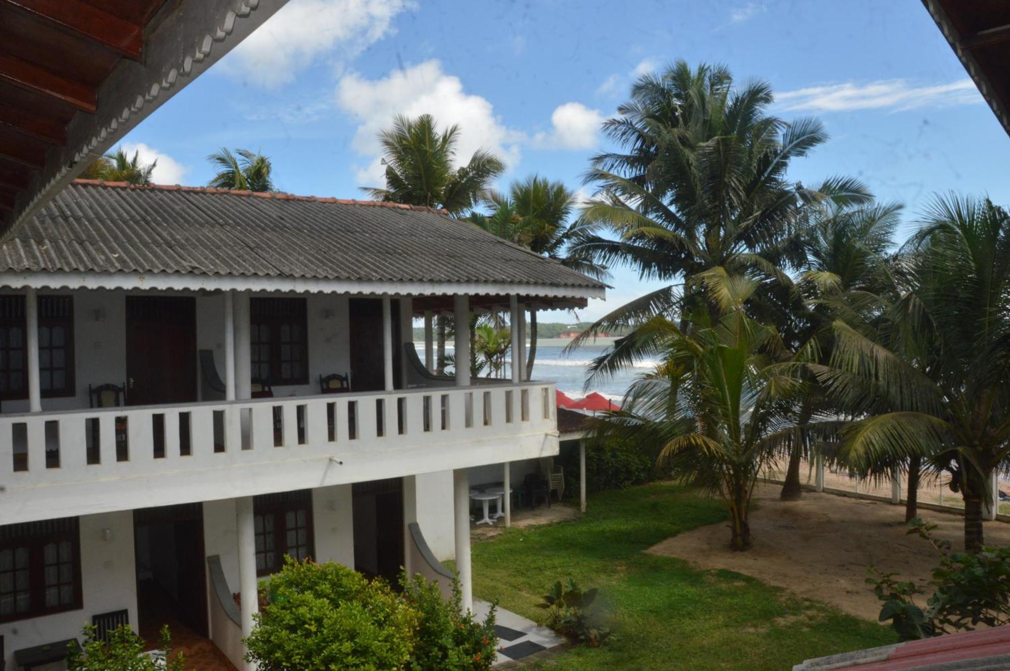 Готель Weligama Bay View Екстер'єр фото