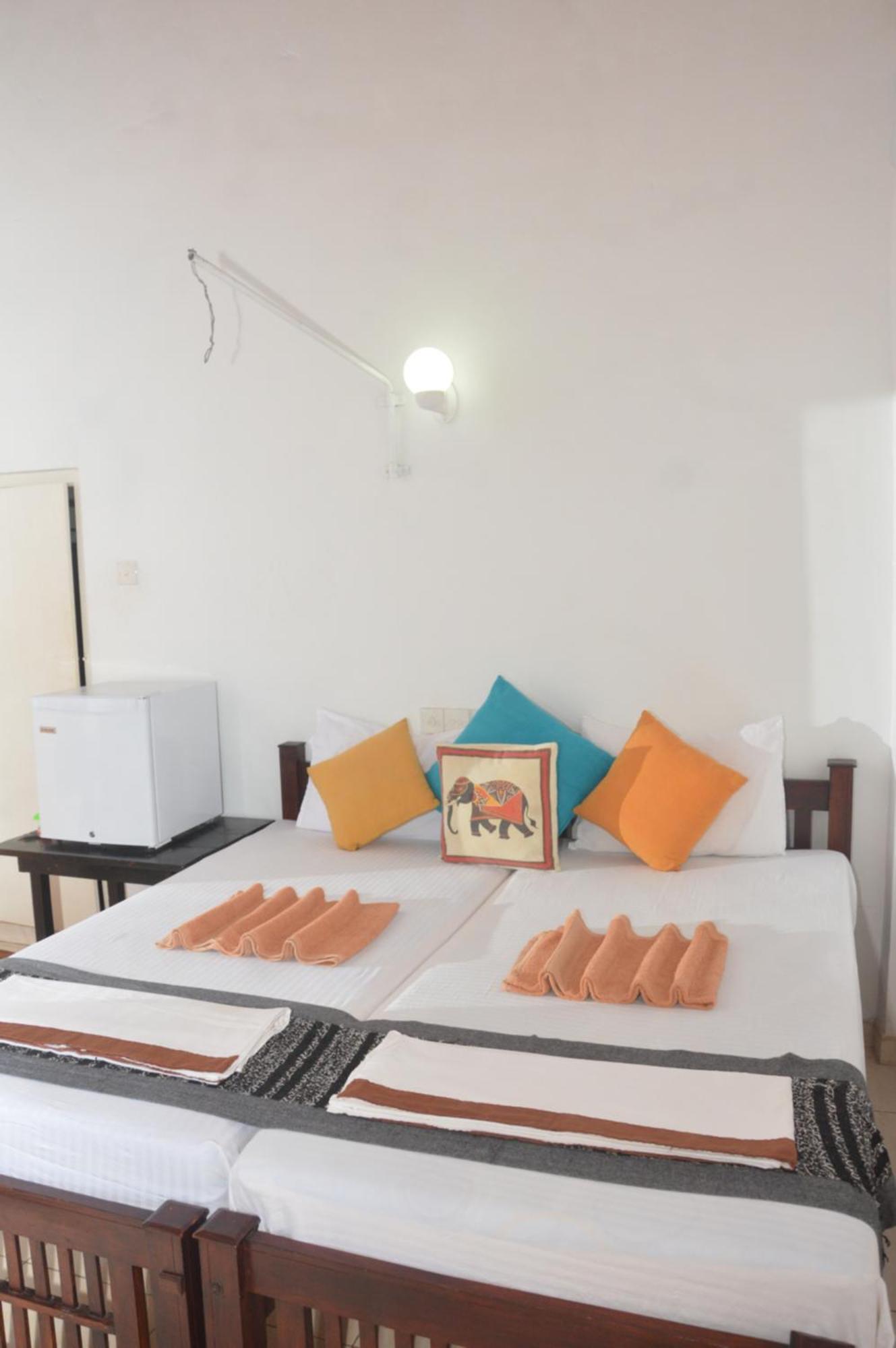 Готель Weligama Bay View Екстер'єр фото