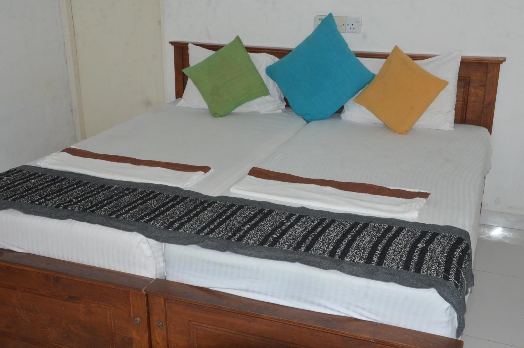 Готель Weligama Bay View Екстер'єр фото