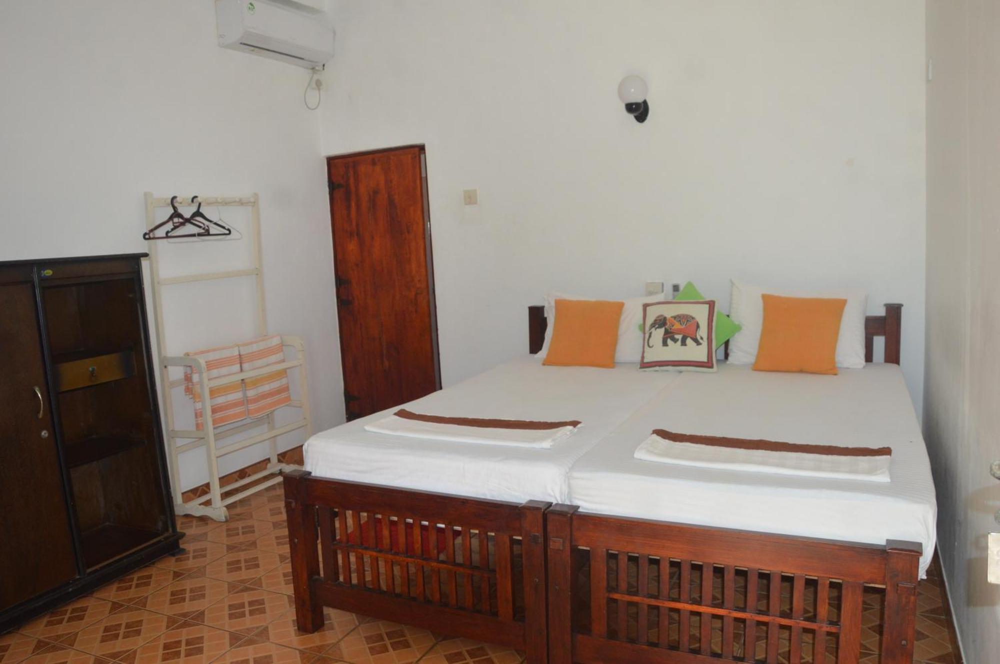 Готель Weligama Bay View Екстер'єр фото